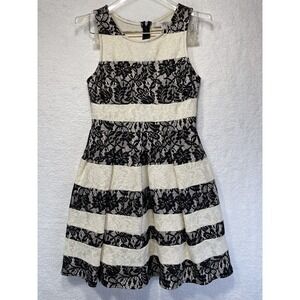 Maniju Dress Womens‎ size Small Sleeveless Back Zipper and Hook Closure